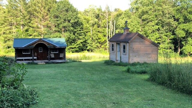 Those cabins are for two people. こちらもキャビン