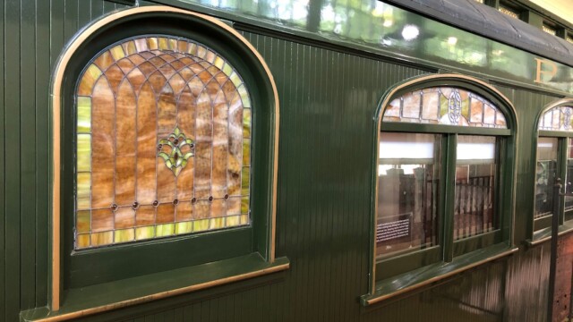 ティファニーグラスなんだって。。。